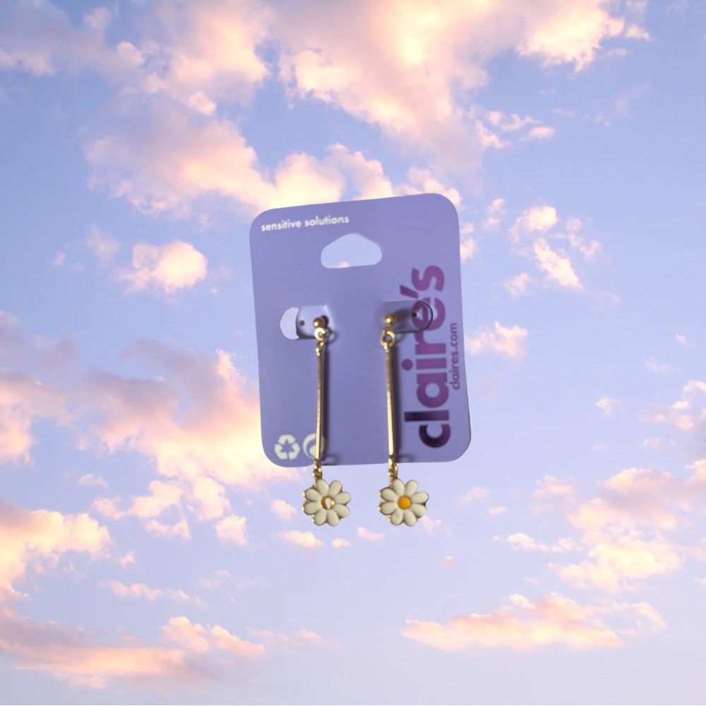 Dangling flower earrings 🌸